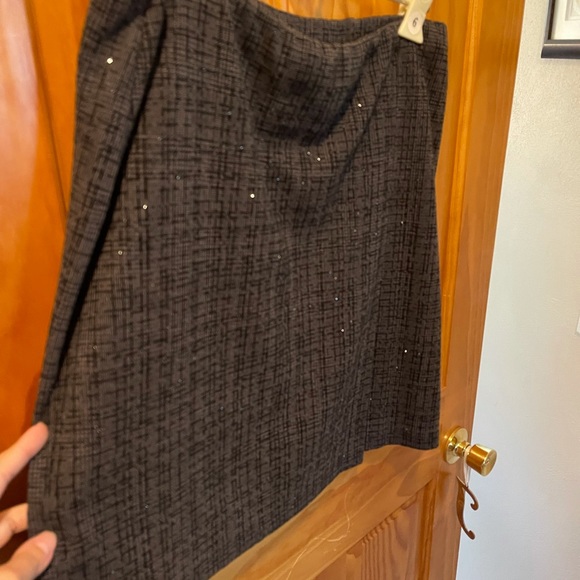 Express brand skirt. Polyester size L - Picture 3 of 3